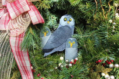 owl-wreath-closeup