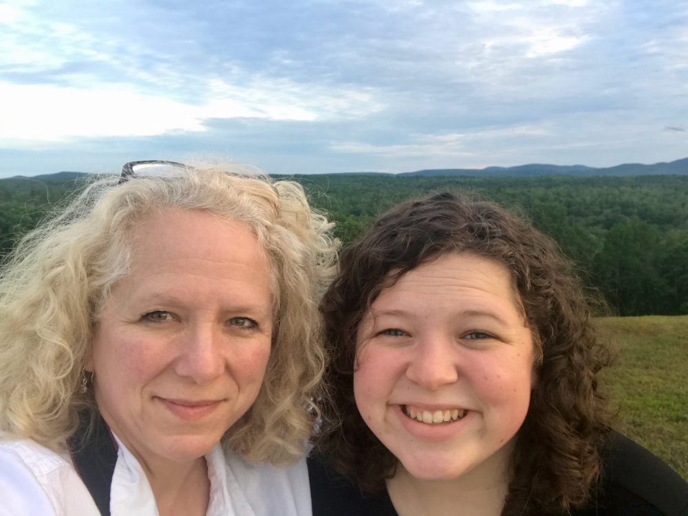 mother daughter selfie