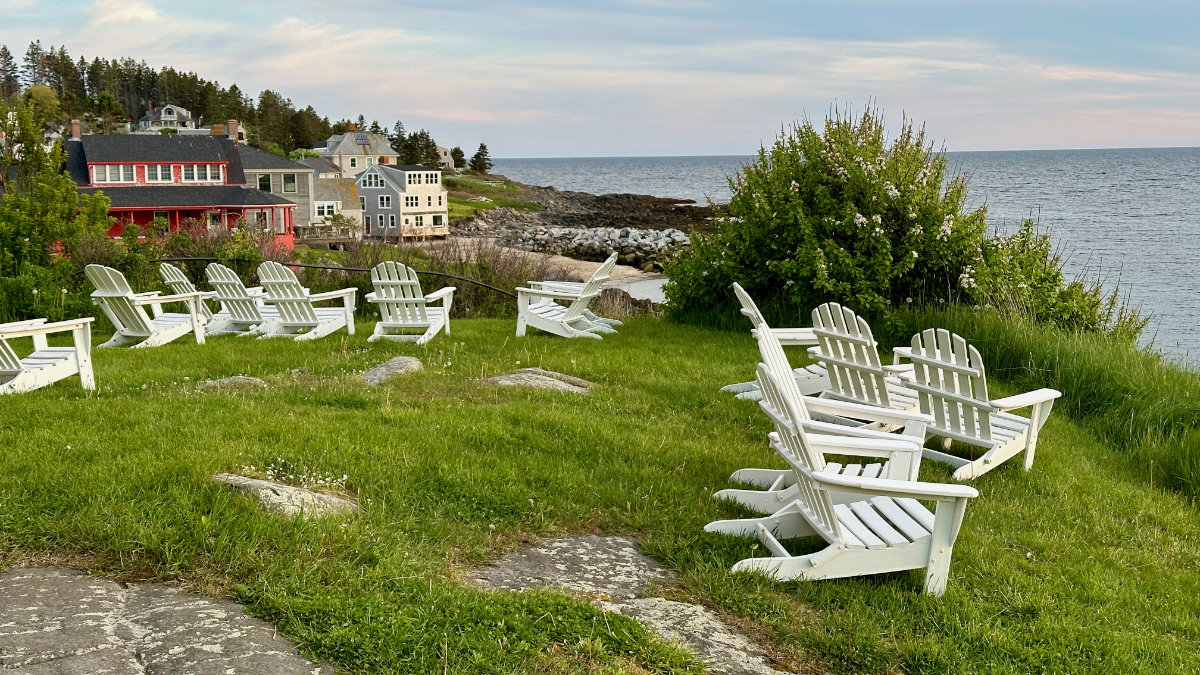 the lawn at the Island Inn